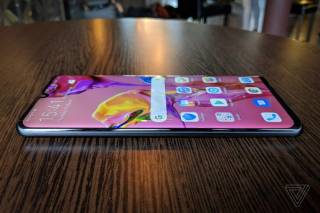 Телефоны Huawei в Латвии покупают по-прежнему