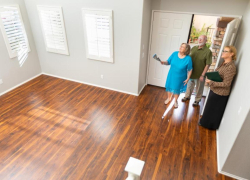 В Латвии пересчитали маклеров по недвижимости