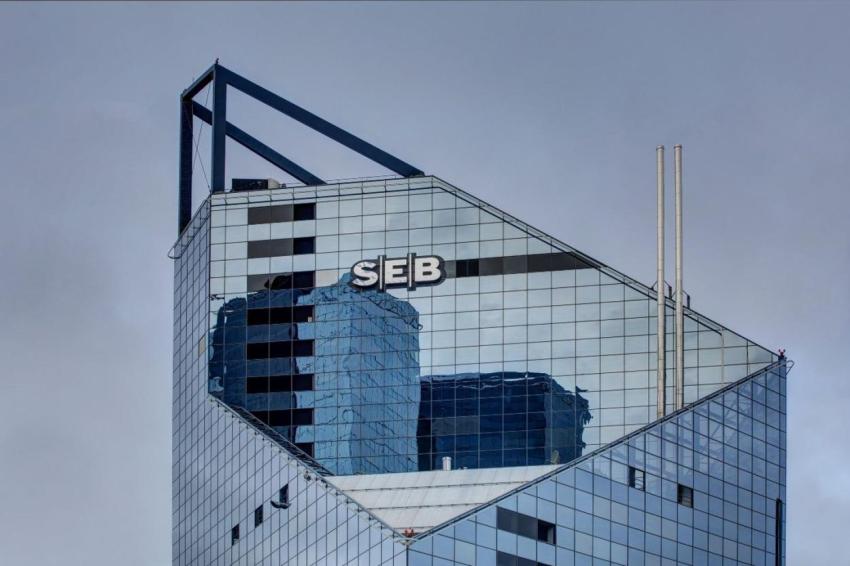 Банк SEB продолжает работать в России
