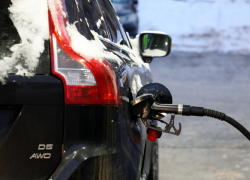 Бензин и дизель разошлись в цене: что происходит на АЗС Балтии