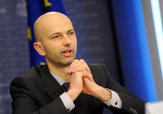 В результате реформ число работников госуправления сократилось на 4,1%