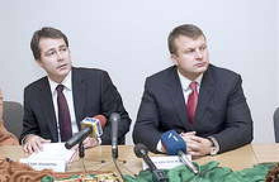 Угис Магонис и Айнар Шлесерс заверили грузовладельцев, что тарифы на перевозку останутся прежними.