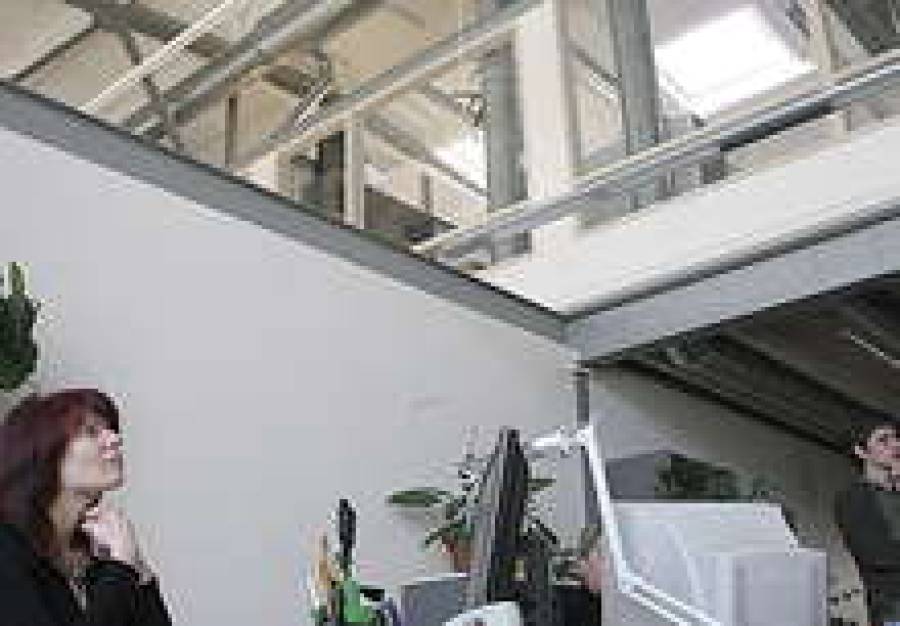 Помещения разделены на два яруса.