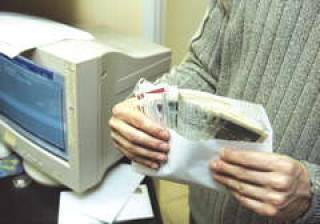 Зарплаты растут!. По одному лату в месяц.