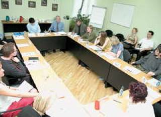  Участники круглого стола пытались разобраться в проблемах, волнующих молодежь.