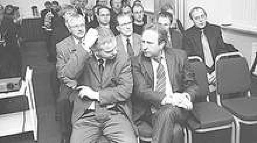 Петерису Шмидре (справа) и его коллегам есть над чем задуматься.