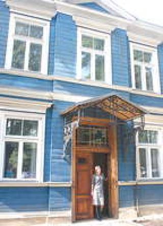 Деревянный дом &ldquo;дышит&rdquo; и сам регулирует микроклимат: летом прохладно, зимой &mdash; комфортно.