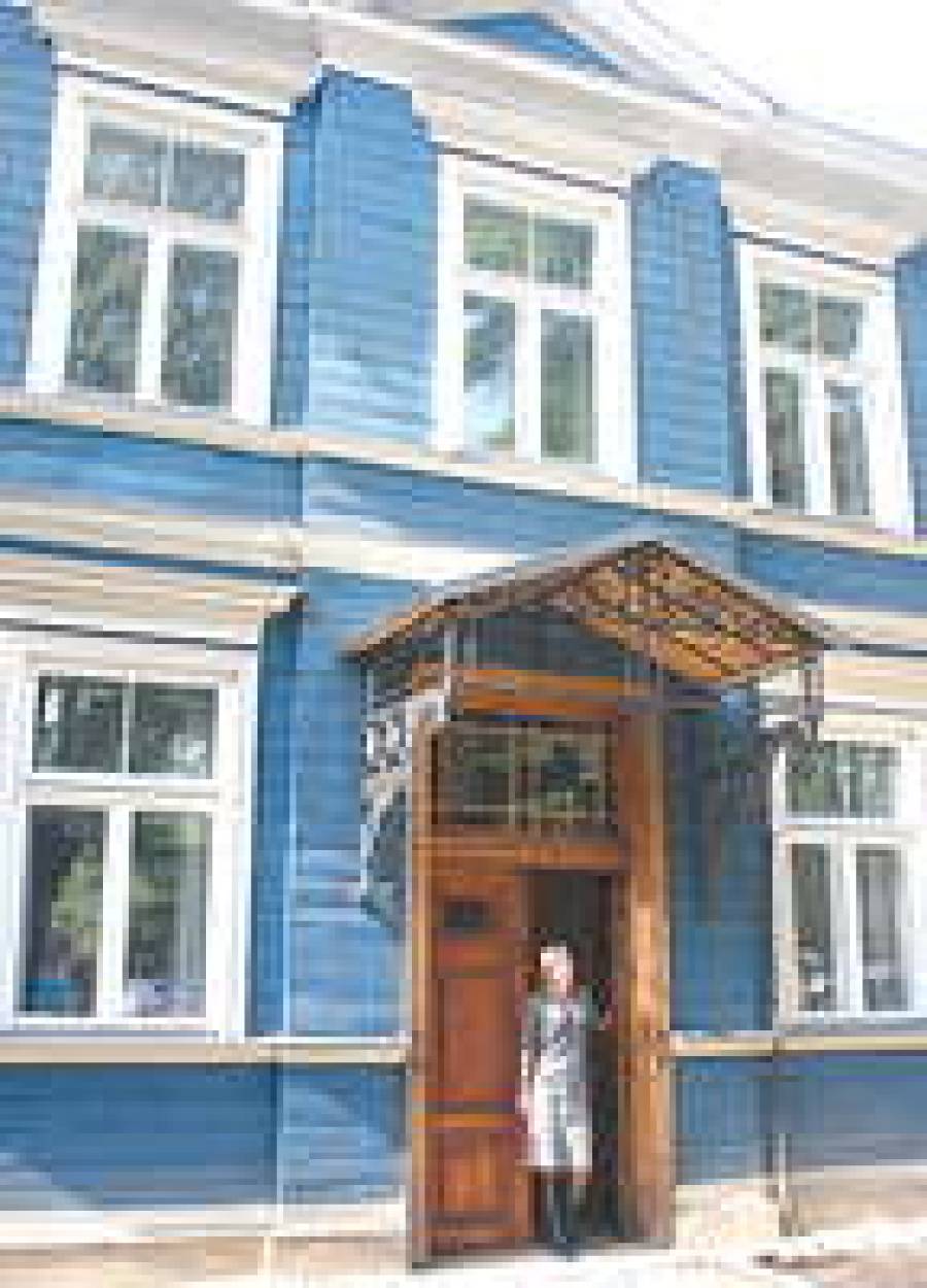 Деревянный дом &ldquo;дышит&rdquo; и сам регулирует микроклимат: летом прохладно, зимой &mdash; комфортно.