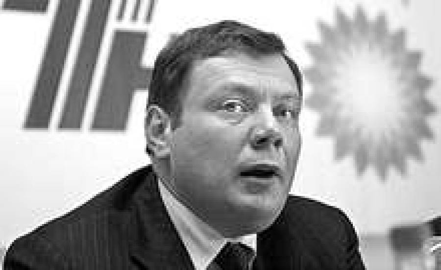 Михаил Фридман в 1989 году начал процесс формирования структур консорциума Альфа-группа, ставшего впоследствии одним из самых мощных финансово-промышленных образований России. Является вице-президентом Российского союза промышленников и предпринимателей. Входит в состав Национального совета по корпоративному управлению — совещательного органа, объединяющего руководителей крупнейших российских компаний и федеральных органов власти. В декабре 2003 года газета “Ведомости” назвала Михаила Фридмана “Предпринимателем года”. В июле 2003 года он вошел в список 25 самых выдающихся бизнесменов Европы, составленный журналом Business Week.