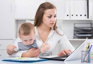 Сохранение вознаграждения работника после возвращения из отпуска по уходу за ребенком