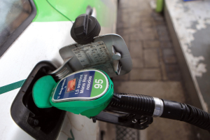 Сейм на три месяца снизил акцизный налог на дизельное топливо