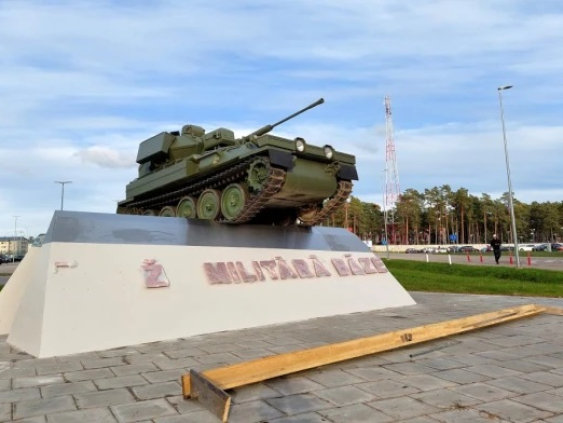 Подорожание с 20 000 до 183 000 евро! Сага о «военизированной скульптурной композиции» Кадаги продолжается