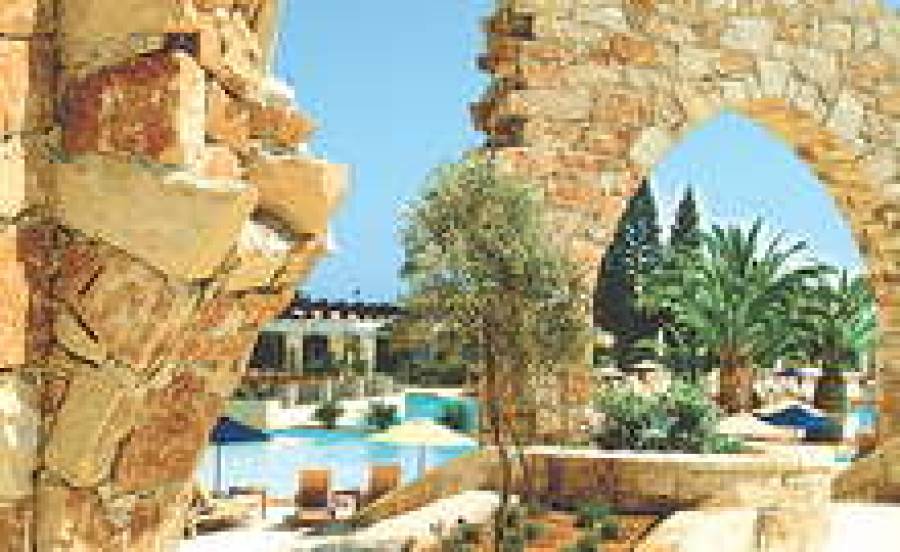 Одной из лучших гостиниц на Кипре является Le Meridien на курорте Лимасол.