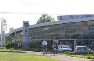 Дилер Auto Italia за раз продал 34 автомобиля Fiat Panda.