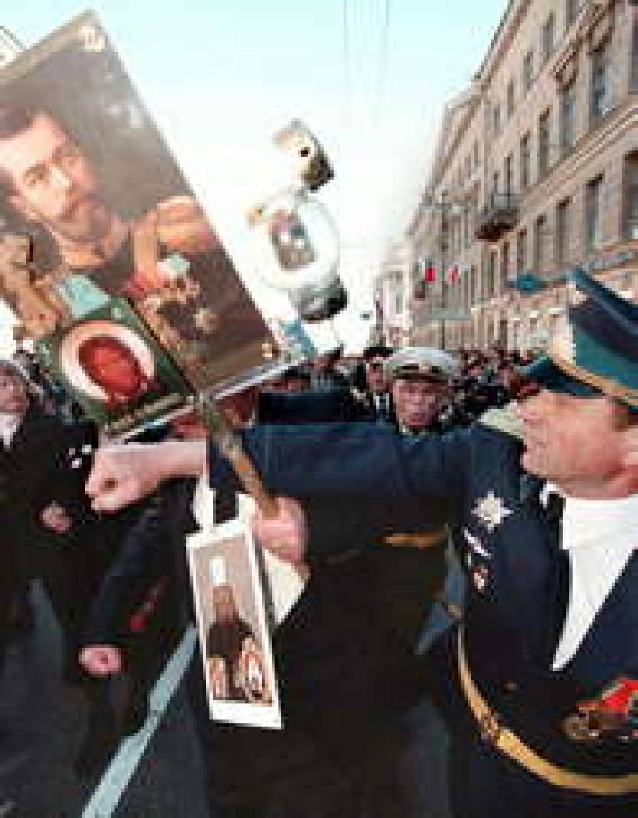 Ельцина осенило. Президент России решил проститься с царем