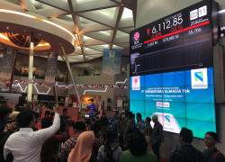 Мировые рынки снизились из-за роста безработицы в США