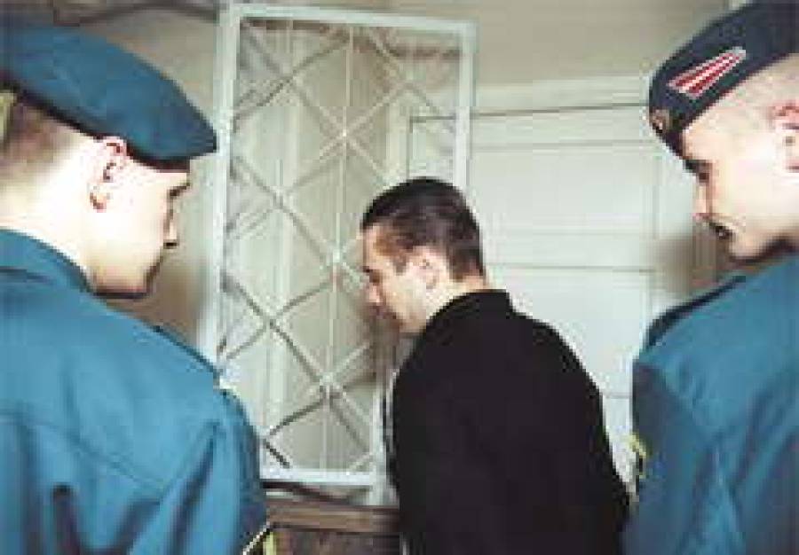  На скамью подсудимых.