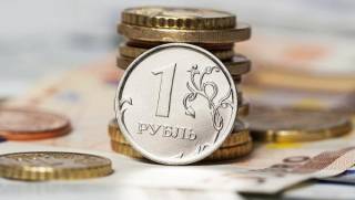 США злорадствуют: из-за санкций курс рубля упал