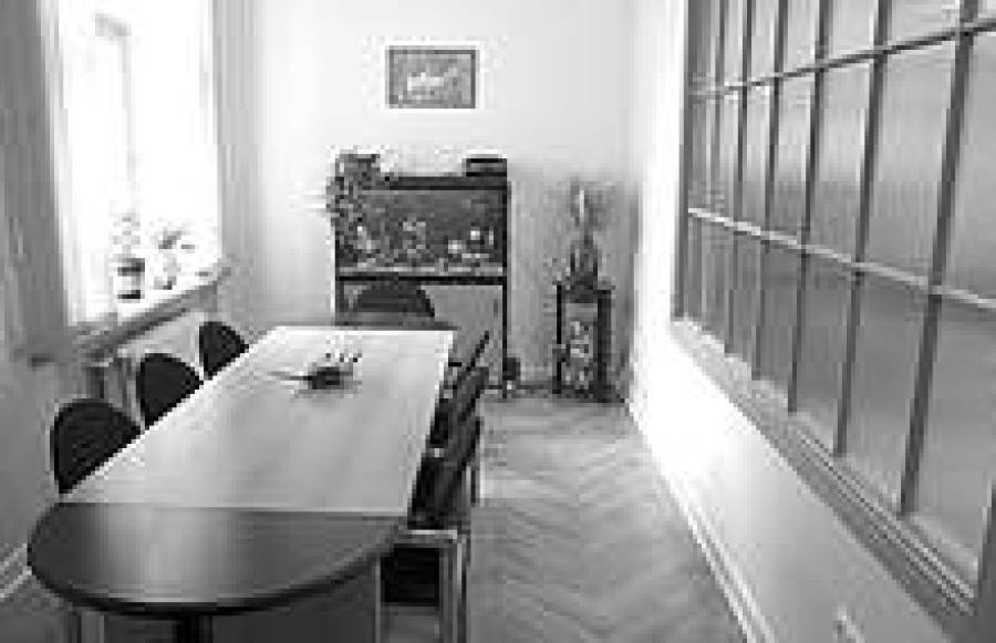 Комната для переговоров и ее атрибут&mdash; аквариум.