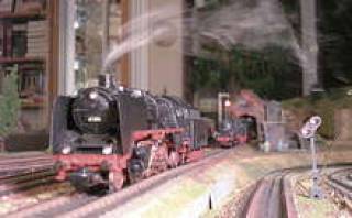 Состав Maerklin сходит с рельсов.