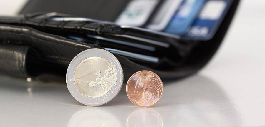 Почему пенсионеры в Латвии потеряли, а банки — наоборот