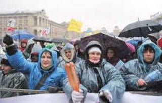 На Украине проходят массовые акции протеста против Налогового кодекса с требованием к президенту наложить на документ вето.