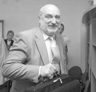 По закону голосование против бюджета означает вотум недоверия Кабинету министров. Его глава Ивар Годманис вчера ушел из Сейма с портфелем.