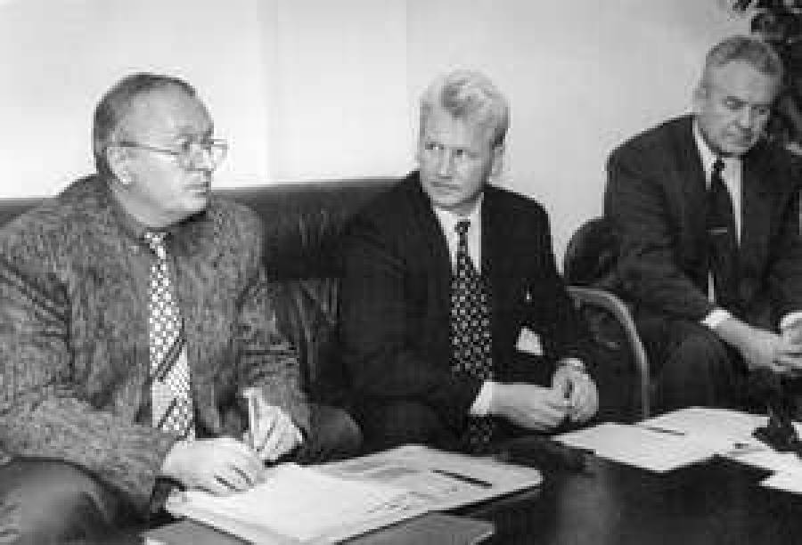 Партнеры — директор &lt;em&gt;BIT&lt;/em&gt; Н.УСТИНОВ и президент &lt;em&gt;VAR &lt;/em&gt;А.ПУЙСИТИС, а также председатель комиссии Рижской думы по образованию и спорту Ю.МИКЕЛЬСОН — уверены в победе здравого смысла. 