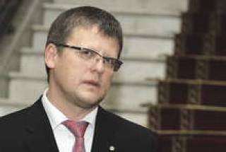 Гунтис Белевич: “Меня возмущает то, что правительство спокойно созерцает, как наш народ вымирает и как из страны уезжают люди”.