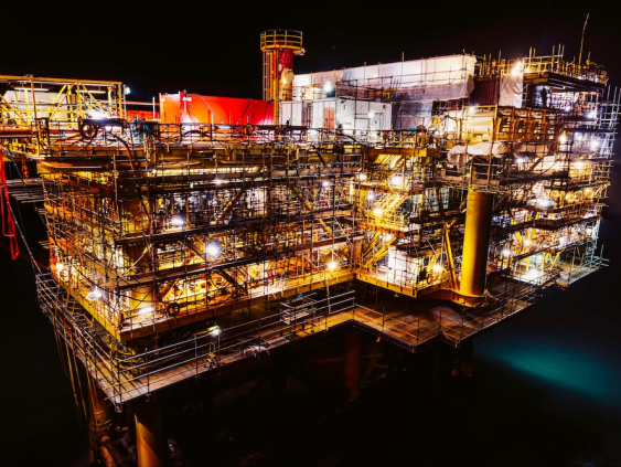 Мировые фондовые рынки выросли, цены на нефть снизились
