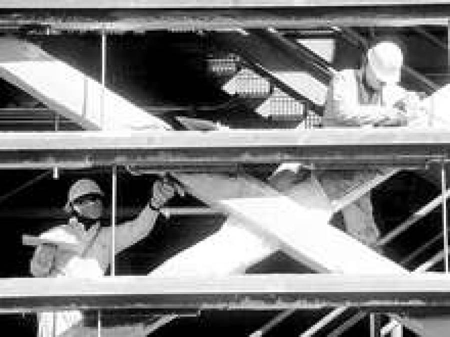 Больше всего &ldquo;черных гастарбайтеров&rdquo; в строительстве.