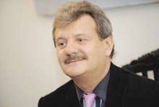 Оппоненты Тетерева считают, что он запросто мог совершить сделку на 50 млн. евро по телефону.