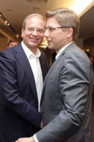 Мэр Нил Ушаков (справа) и его &quot;вице-&quot; Андрис Америкс.