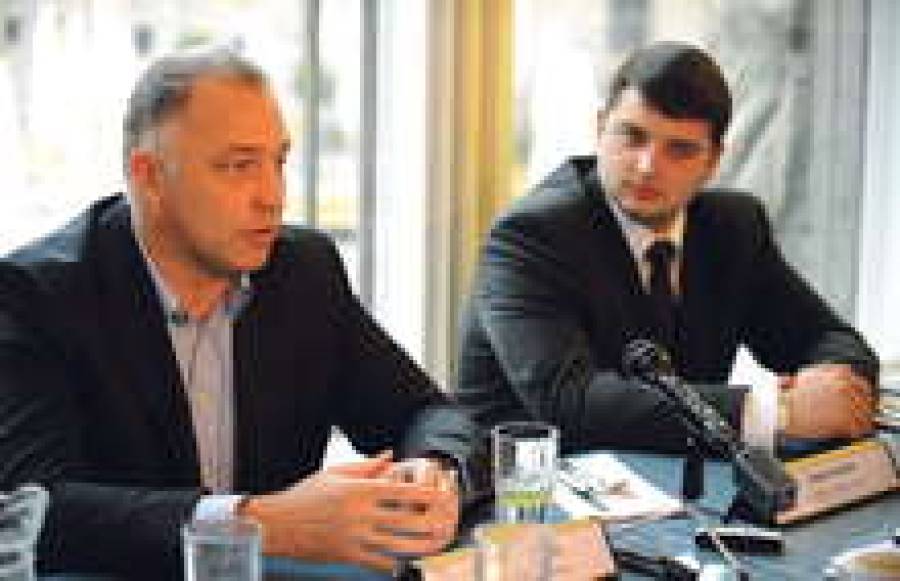 Гинт Дандзбергс, председатель совета BTA, (слева) и Янис Луцаус, председатель правления BTA, (справа).
