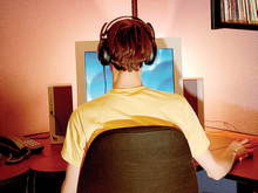 Зачастую для бесед &ldquo;через компьютер&rdquo; используются наушники с микрофоном, что не очень-то удобно.