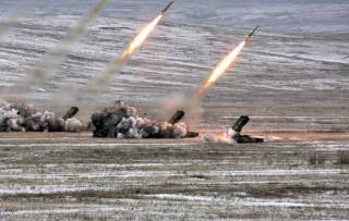 Стрельбы тяжелой огнеметной роты ТОС-1А.