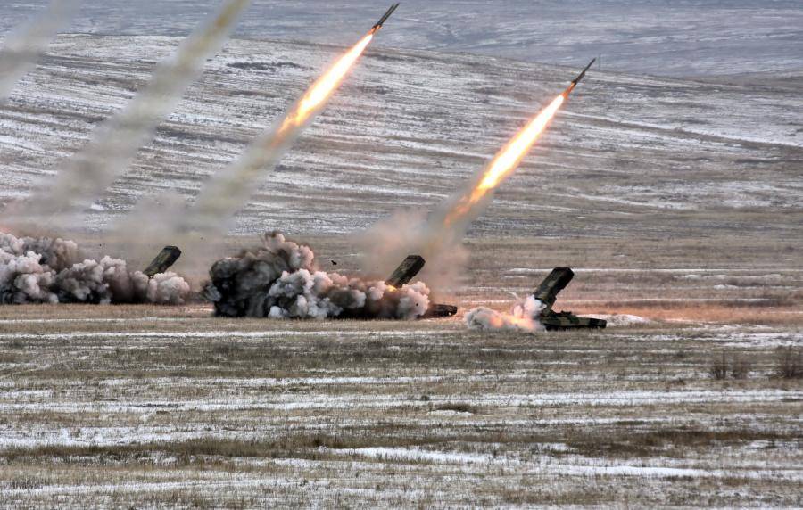 Стрельбы тяжелой огнеметной роты ТОС-1А.