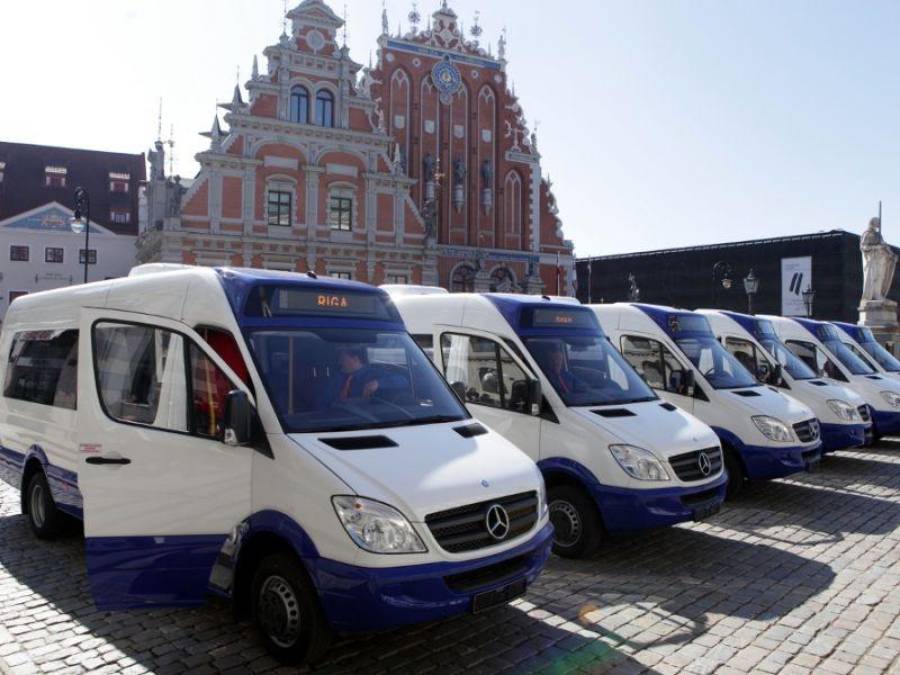 Хозяева рижских маршруток оценили один поцелуй в 2 евро