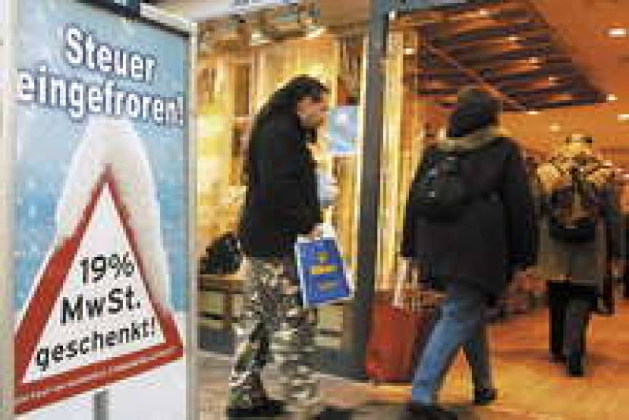 Чуть менее года назад правительство ФРГ подняло НДС с 16% до 19%. Тогда столь резкий скачок называли “рекордом ЕС”.