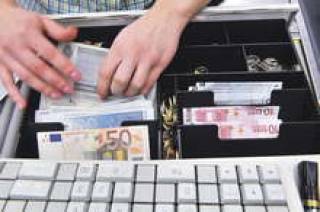 В параллельном обращении кроны и евро находились с 1 до 15 января 2011 года.