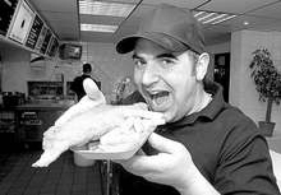 Чтобы утолить голод не выходя из офиса, можно воспользоваться услугами примерно десяти специализированных фирм.