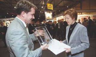 &quot;Консультантом года-2001&quot; стал Komercizglitibas centrs