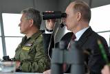 Президент РФ Владимир Путин (справа) и Министр обороны РФ Сергей Шойгу