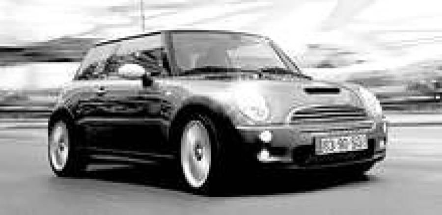 Новая автомашина компакт-класса появится на платформе MINI (на снимке).