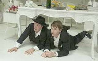 Натан Лейн и Мэттью Бродерик в фильме “Продюсеры” (2005).