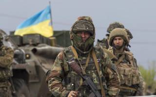 Сегодня украинской армии позарез нужны современные средства связи, кевларовые шлемы, ботинки и зимняя одежда.