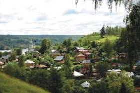 Плес при всей своей кукольности по-настоящему симпатичен.