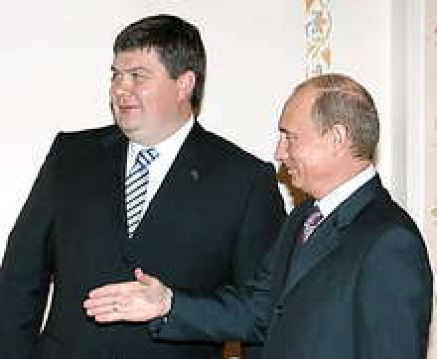 Айгар Калвитис (слева) во время визита в Москву в 2007 году.