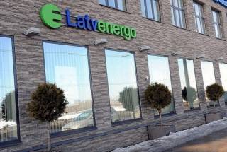 За год &quot;Latvenergo&quot; заработало почти 100 миллионов евро