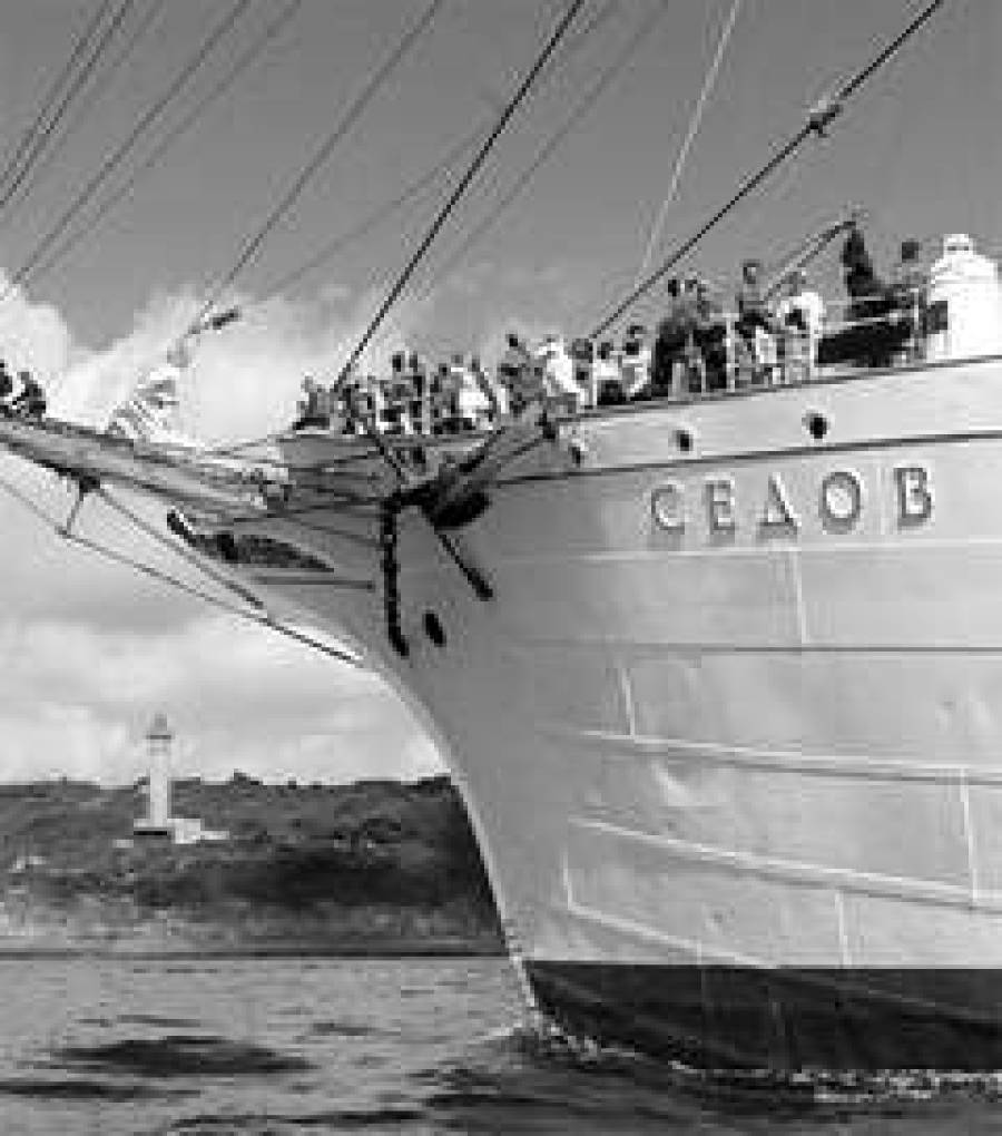 &quot;Седов&quot; лег в дрейф